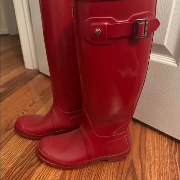 Hunter Classic Red Tall Boots - Picture 4 of 8